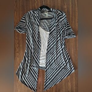 Heart Sould black and white layered flyaway shirt